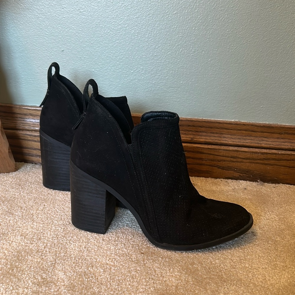 madden girl black heeled booties zip up